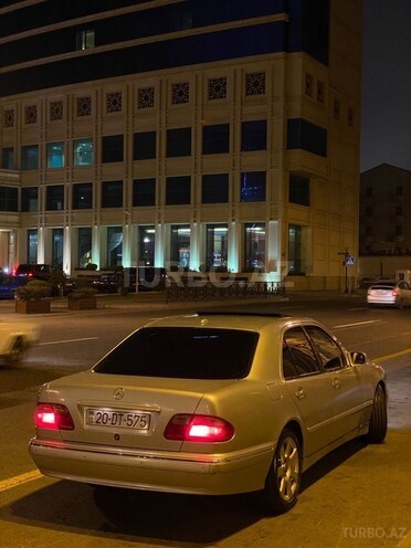 Mercedes E 320-5