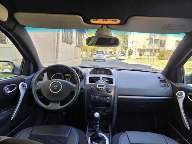 Renault Megane-11