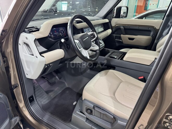 Land Rover Defender-7