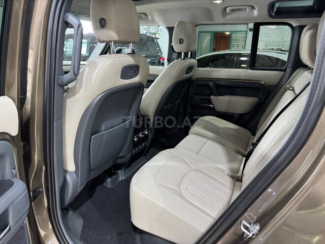 Land Rover Defender-10