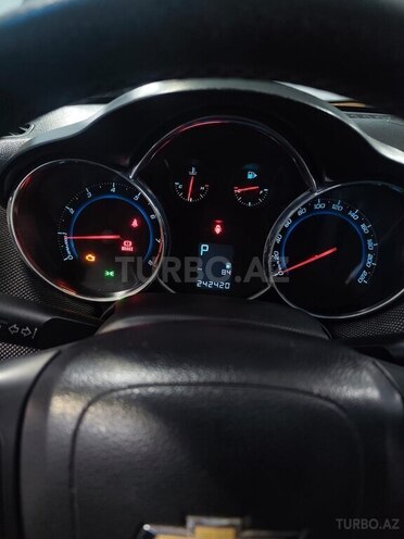 Chevrolet Cruze-13