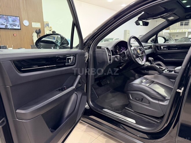 Porsche Cayenne-12
