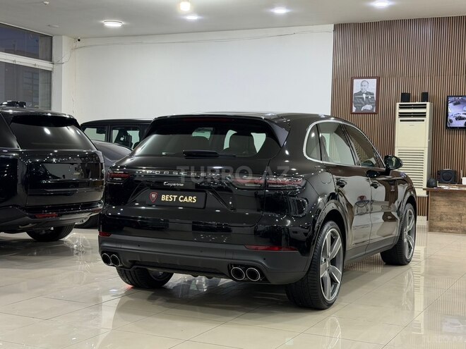 Porsche Cayenne-4