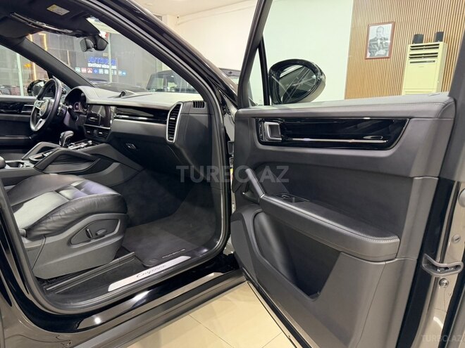 Porsche Cayenne-18