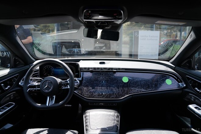 Mercedes E 300-11