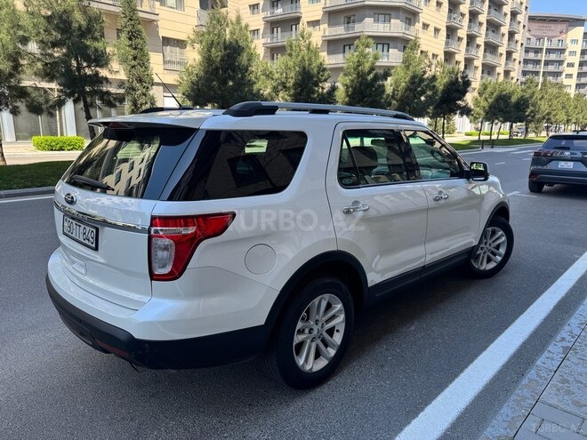 Ford Explorer-3