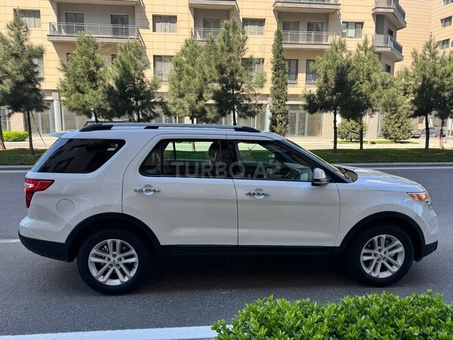 Ford Explorer-5
