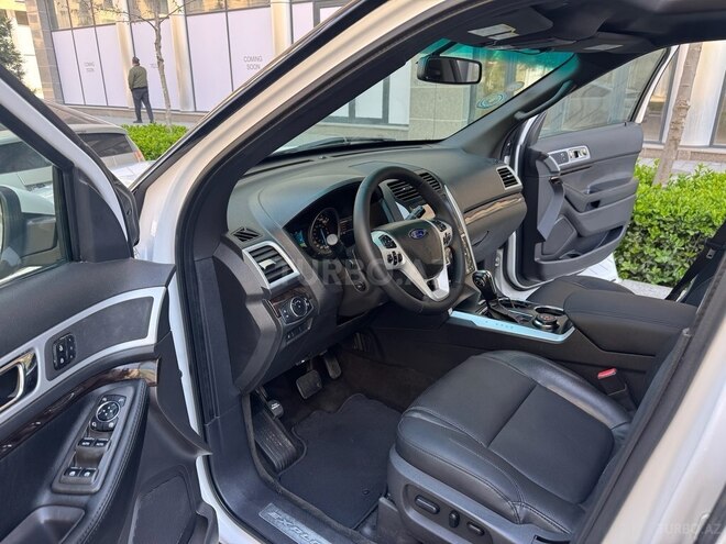 Ford Explorer-7
