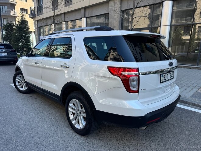 Ford Explorer-4
