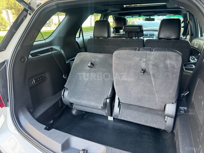Ford Explorer-13