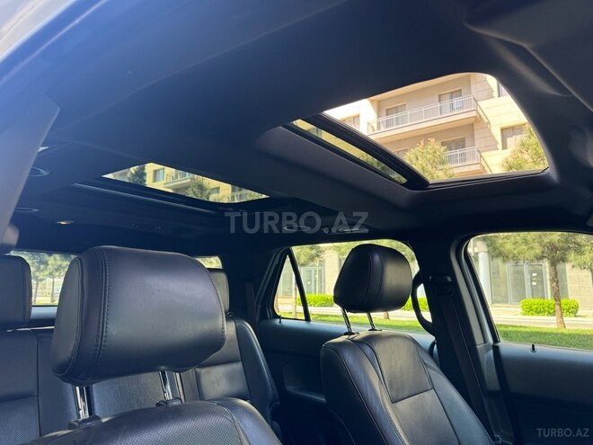 Ford Explorer-12