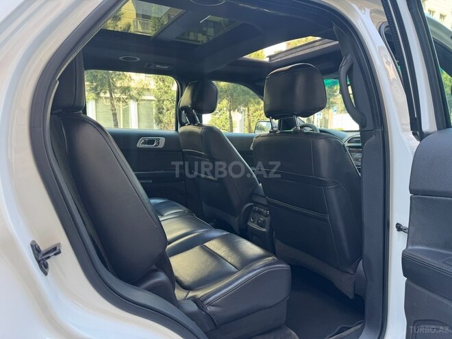 Ford Explorer-11
