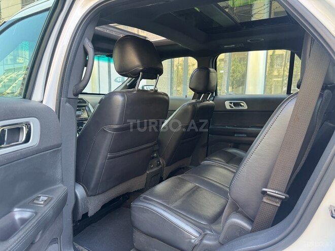Ford Explorer-15