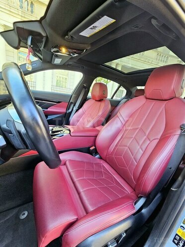 BMW 530e-12