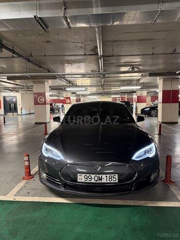 Tesla Model S-1