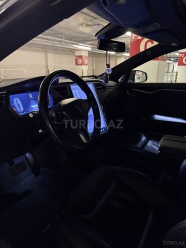 Tesla Model S-8