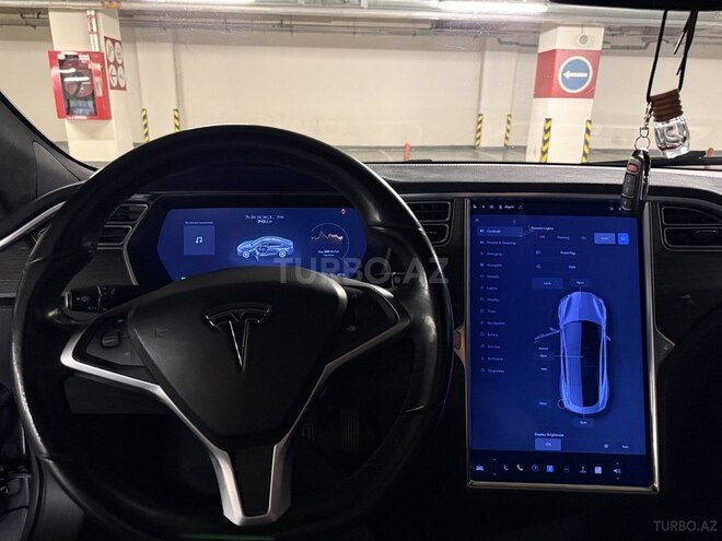 Tesla Model S-7