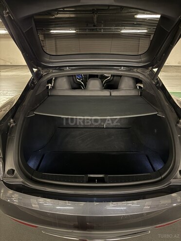 Tesla Model S-9
