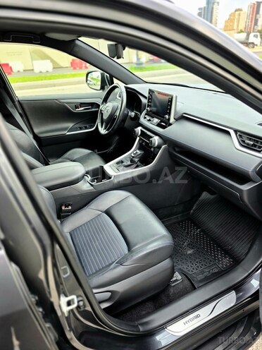 Toyota RAV4-17