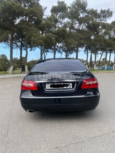 Mercedes E 200-11