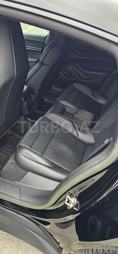 Porsche Taycan 4S-17