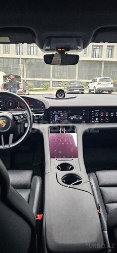 Porsche Taycan 4S-15