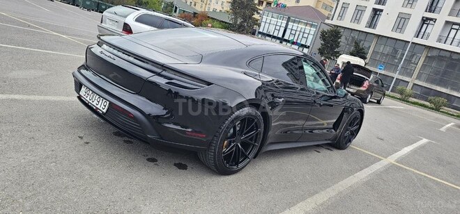 Porsche Taycan 4S-11