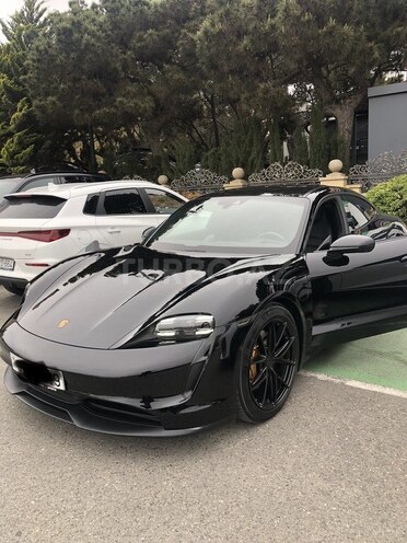 Porsche Taycan 4S-1