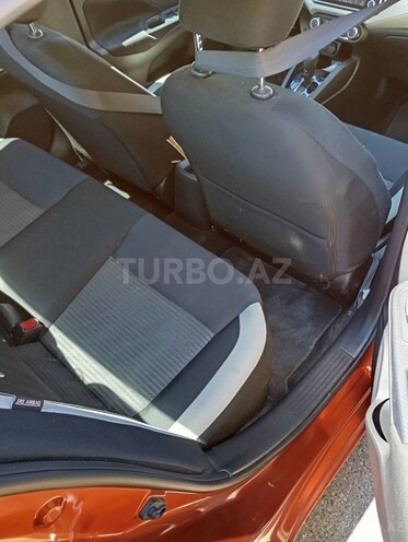 Nissan Versa-12