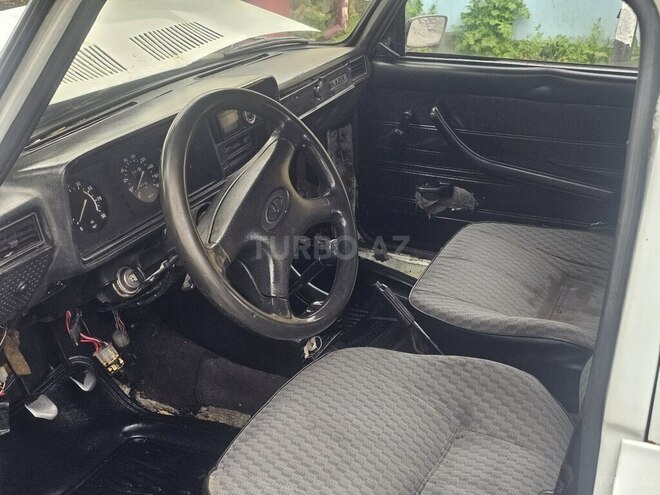 LADA (VAZ) 2107-4