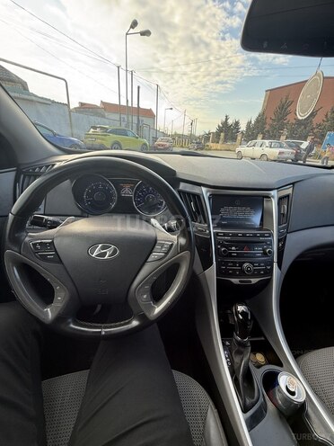Hyundai Sonata-6