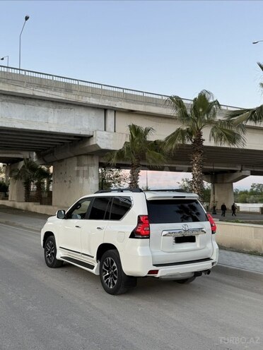 Toyota Land Cruiser Prado-4