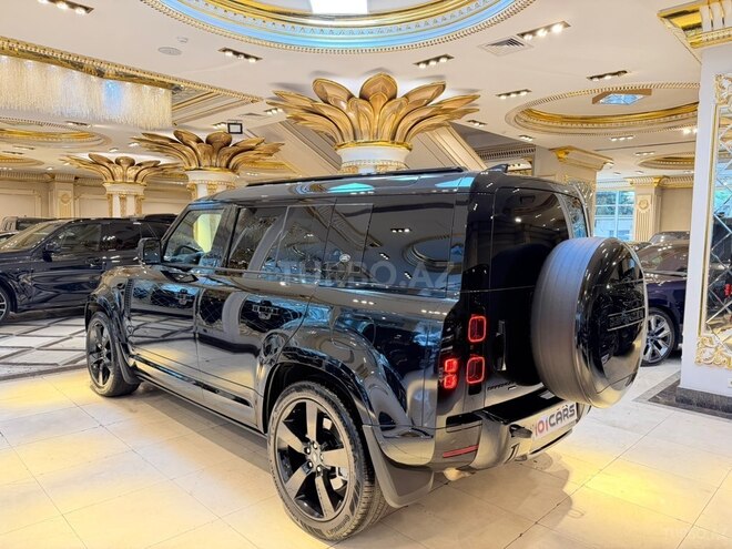 Land Rover Defender-7