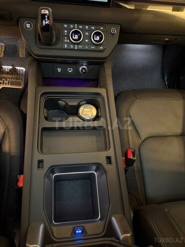 Land Rover Defender-15