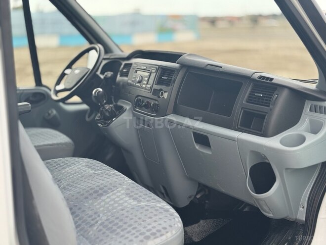 Ford Transit-11