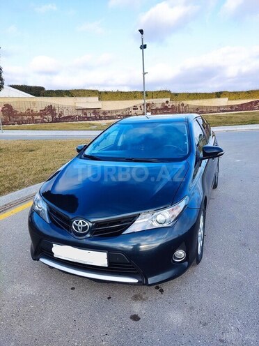 Toyota Auris-1