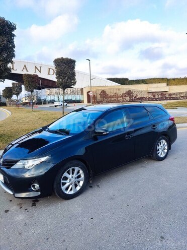 Toyota Auris-2