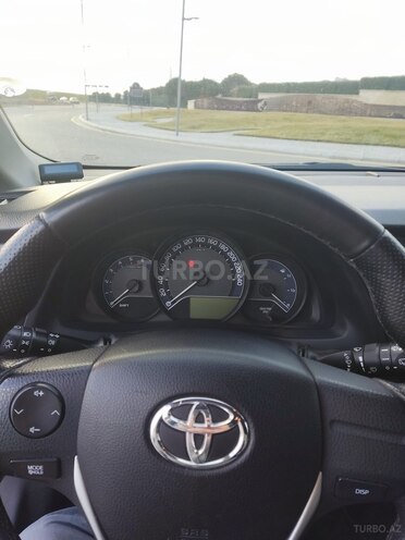 Toyota Auris-13