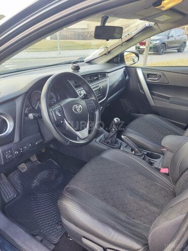 Toyota Auris-11