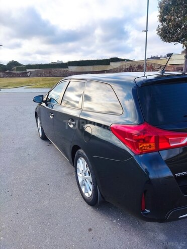 Toyota Auris-4