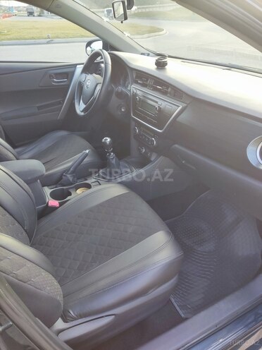 Toyota Auris-12