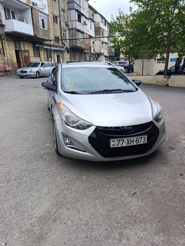 Hyundai Elantra-2