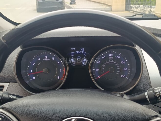 Hyundai Elantra-4