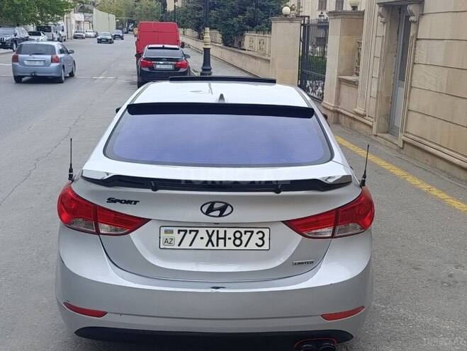 Hyundai Elantra-6