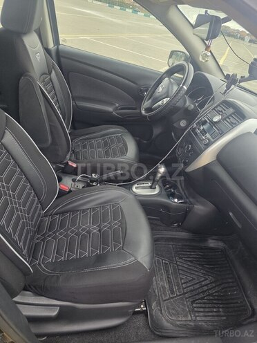Nissan Versa-6