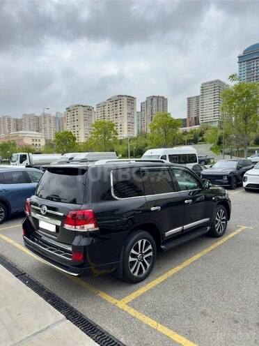 Toyota Land Cruiser-6