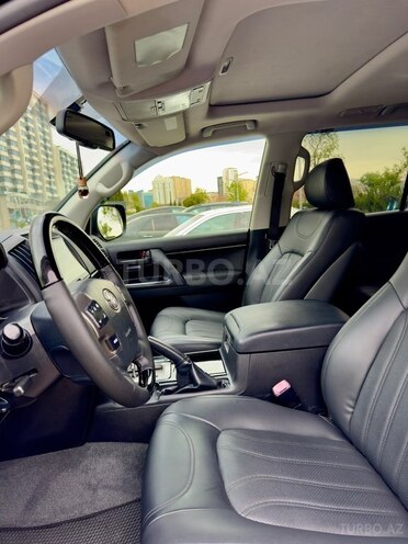 Toyota Land Cruiser-15
