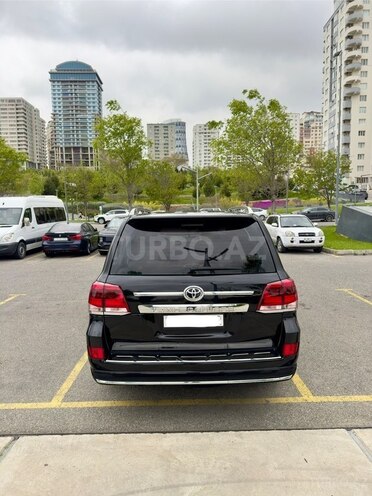 Toyota Land Cruiser-10