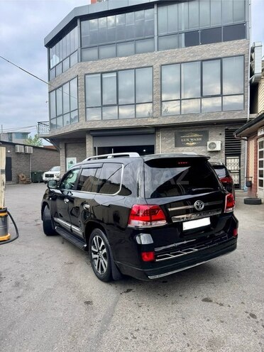 Toyota Land Cruiser-7