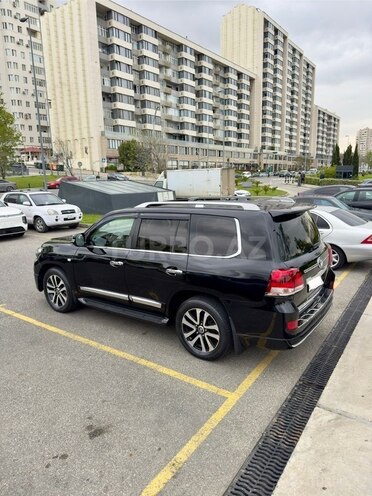 Toyota Land Cruiser-9
